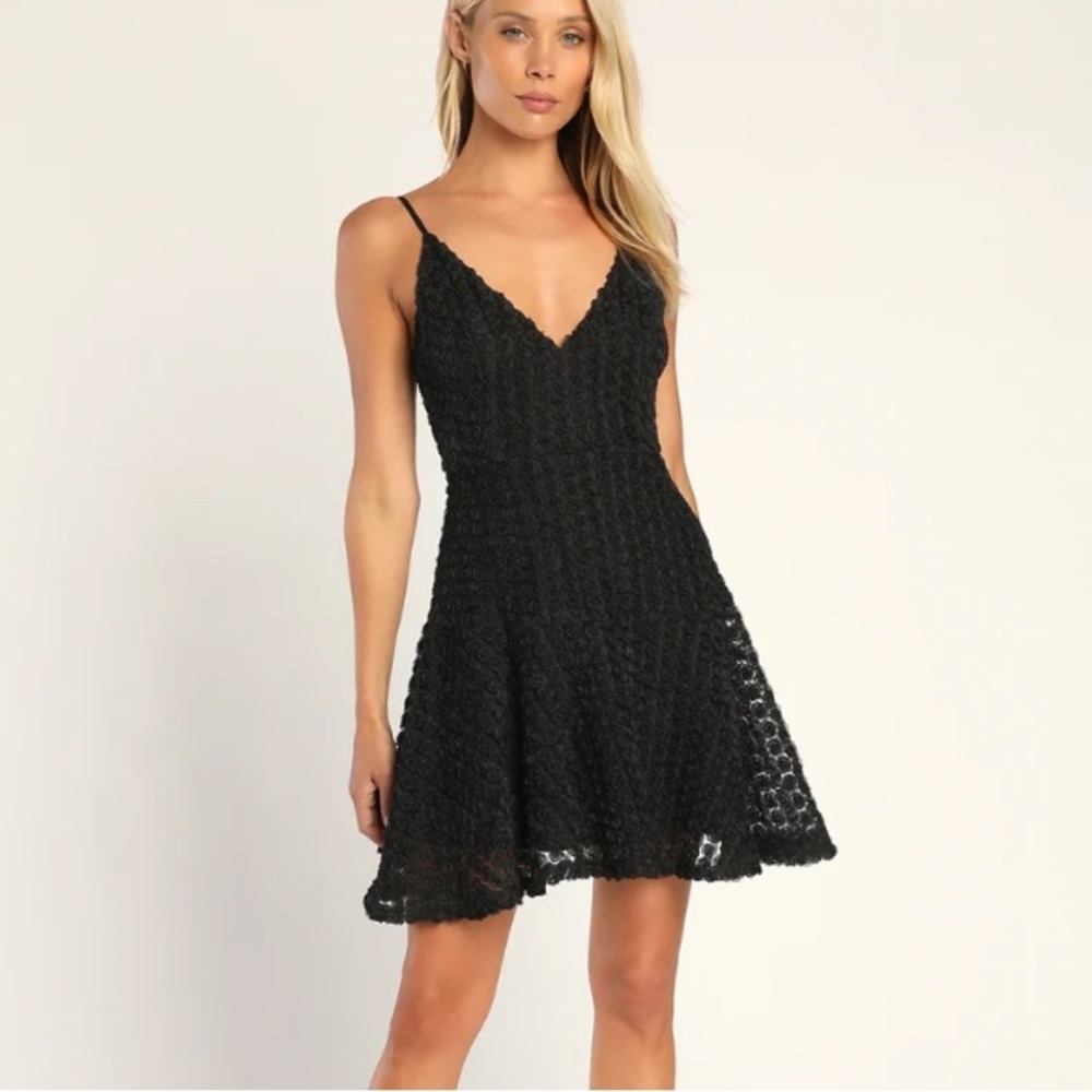 Lulu's Black Sleeveless Floral Textured Patterned Dress
